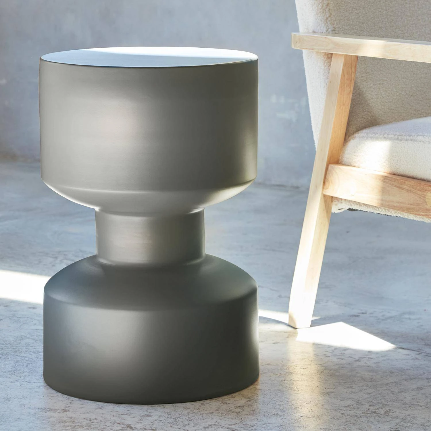 Table D'appoint, Bout De Canapé, Table De Chevet En Métal, Ø30x H 47cm Couleur : Gris Foncé 3 Table D'appoint, Bout De Canapé, Table De Chevet En Métal, Ø30x H 47cm Couleur : Gris Foncé