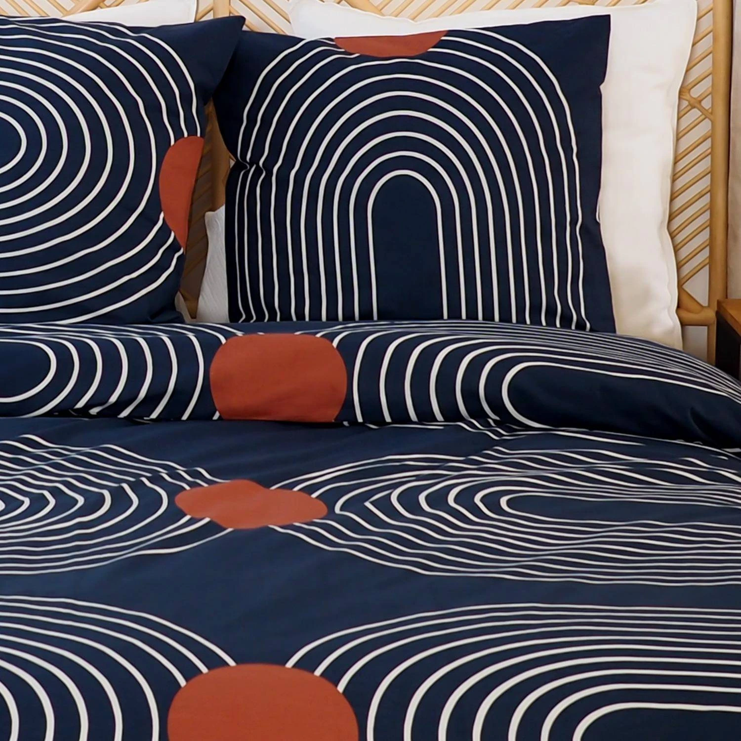 Parure De Lit 2 Places Imprimé Courbes Oblongues En Coton Adouci 6 Parure De Lit 2 Places Imprimé Courbes Oblongues En Coton Adouci – Image 4