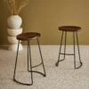 Tabouret De Bars Bois De Manguier Et Acier, Repose Pieds, 65cm (lot De 2) Couleur : Teinté Noyer -Sweeek ijabst65x2wal 9ea94ac255d798cf97af73e76d5047da