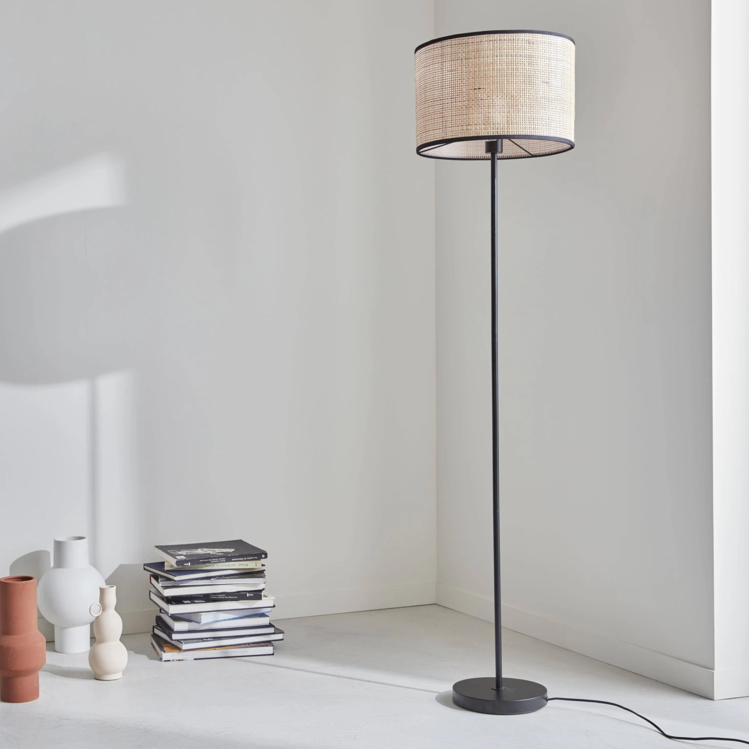 Lampadaire Filaire Intérieure En Cannage H 162cm 4 Lampadaire Filaire Intérieure En Cannage H 162cm – Image 2