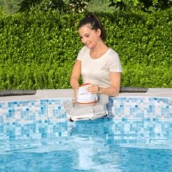 Robot Aspirateur Autonome Pour Piscine -Sweeek spbwpcrglide 218d46f4c94cb75986e1f9eef3dc1475